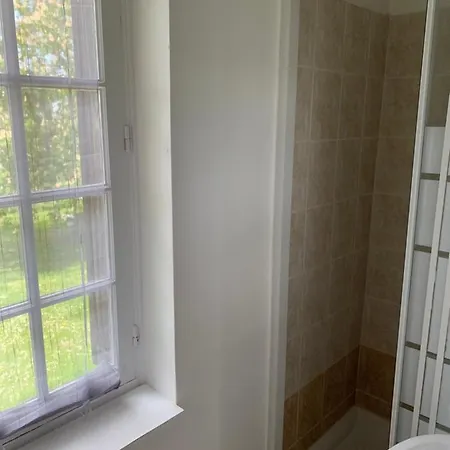Le Manoir Des Breholles Bed and breakfast Goustranville