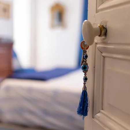 Le Manoir Des Breholles Bed & Breakfast