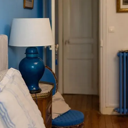 Le Manoir Des Breholles Bed and breakfast *