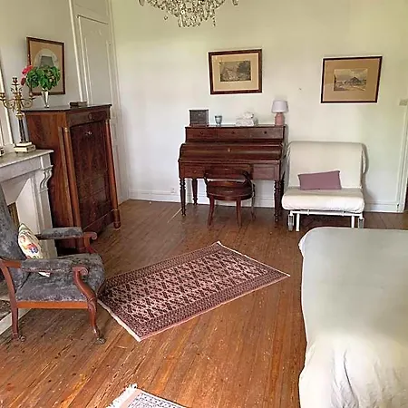 Le Manoir Des Breholles Bed & Breakfast
