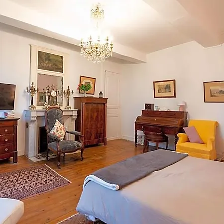Le Manoir Des Bréholles Bed & Breakfast 3*