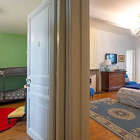 Le Manoir Des Bréholles Bed & Breakfast 3*