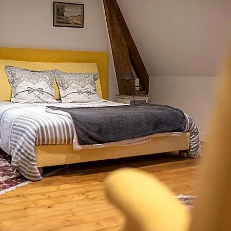 Le Manoir Des Breholles Bed & Breakfast