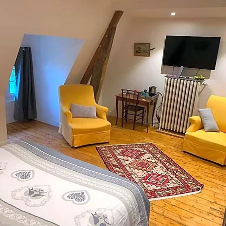 Le Manoir Des Breholles Bed & Breakfast
