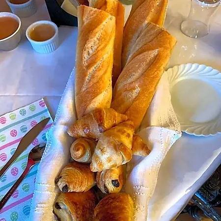 Le Manoir Des Breholles Bed & Breakfast Goustranville