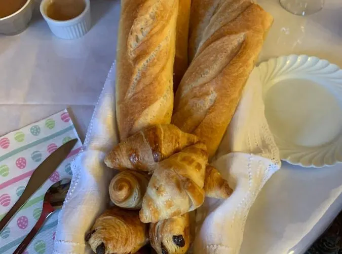 فندق مبيت وإفطار Le Manoir Des Breholles Goustranville