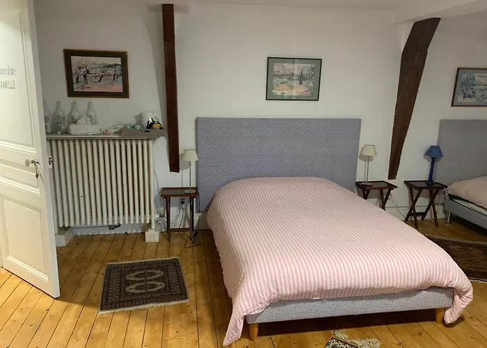 Le Manoir Des Breholles فندق مبيت وإفطار