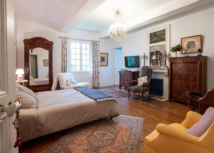 Le Manoir Des Breholles فندق مبيت وإفطار