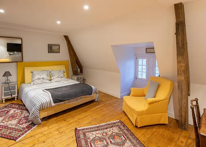 Le Manoir Des Breholles فندق مبيت وإفطار